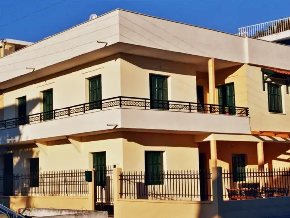 Detached House Of 360 M² In Olympic Coast