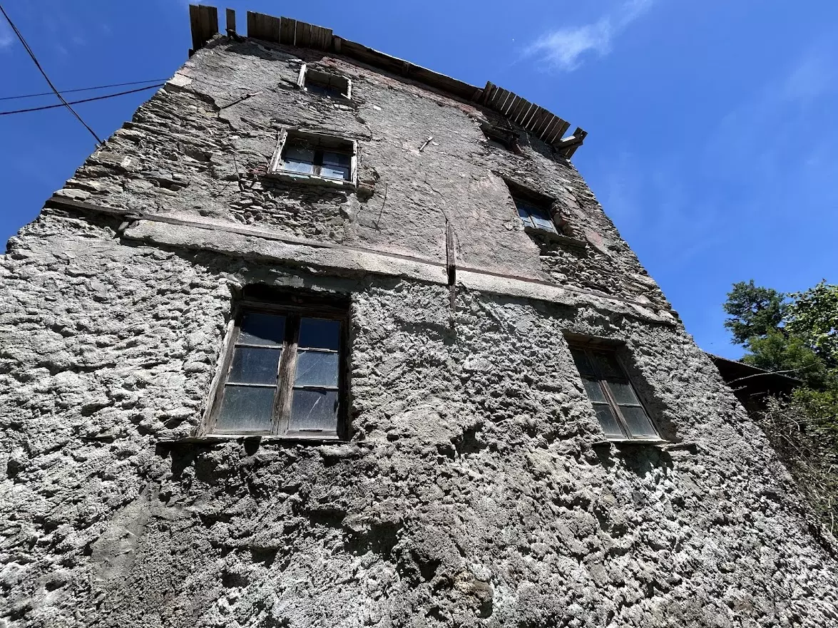 Country House Of 10000 M² With Possibility To Build A New Villa In Rural Area
