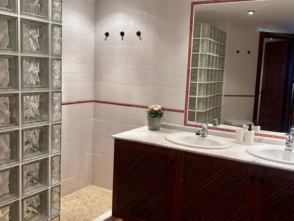 2-bedroom Apartment In Torrevieja, Spain (156 M²)