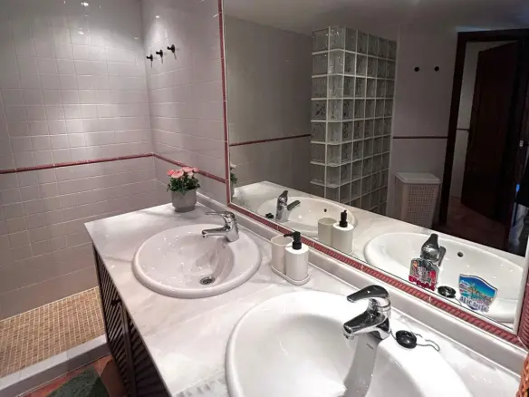 2-bedroom Apartment In Torrevieja, Spain (156 M²)