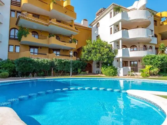2-bedroom Apartment In Torrevieja, Spain (156 M²)