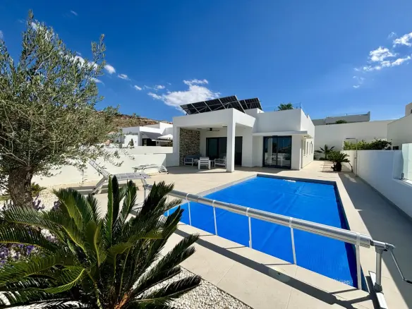 Villa Of 120 M² In Benijofar