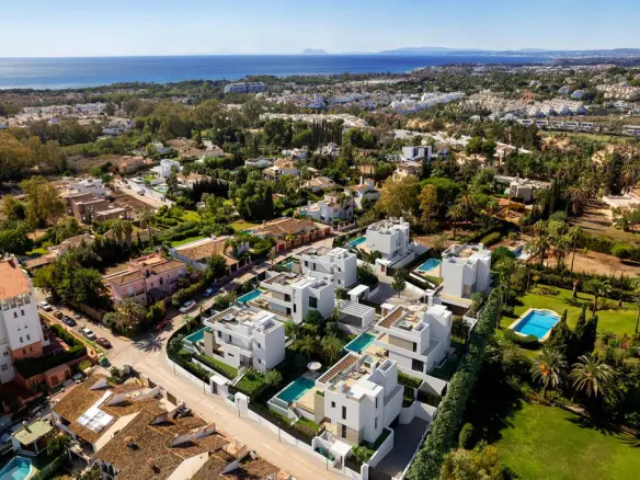 Villa Of 356 M² With Sea Views In Estepona, Spain