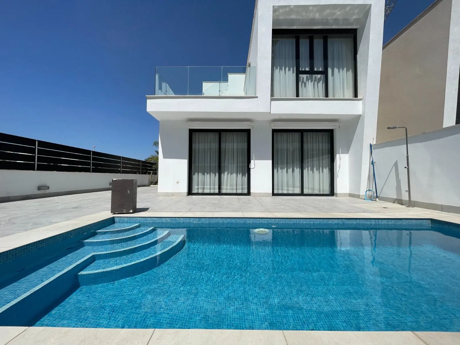 Villa Of 143 M² With No Features In Benijofar, Spain