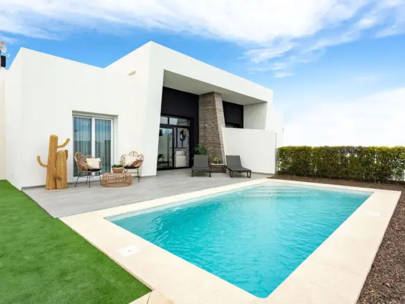 Villa Of 105 M² In Algorfa
