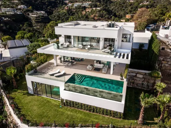 Villa Of 869 M² In Benahavis, Spain