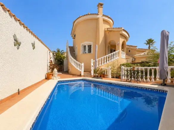 Villa Of 99 M² In Rojales, Spain