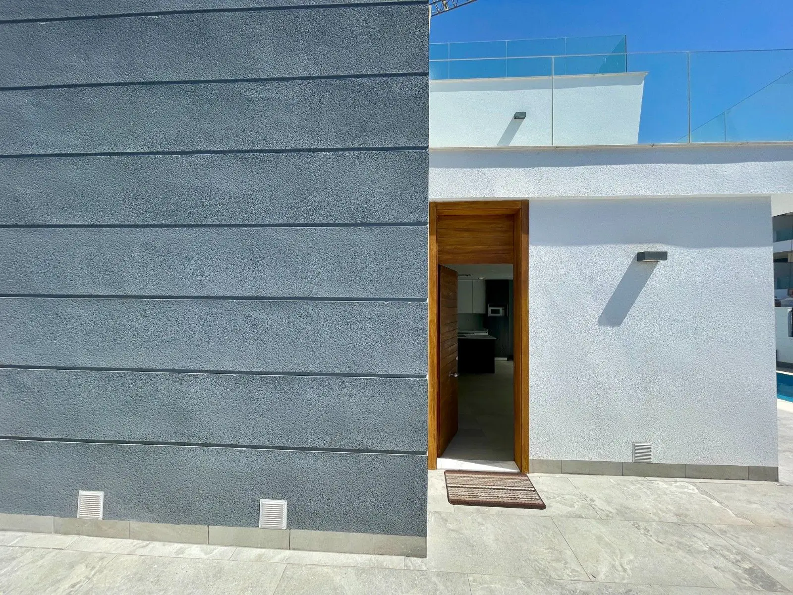 Villa Of 143 M² With No Features In Benijofar, Spain