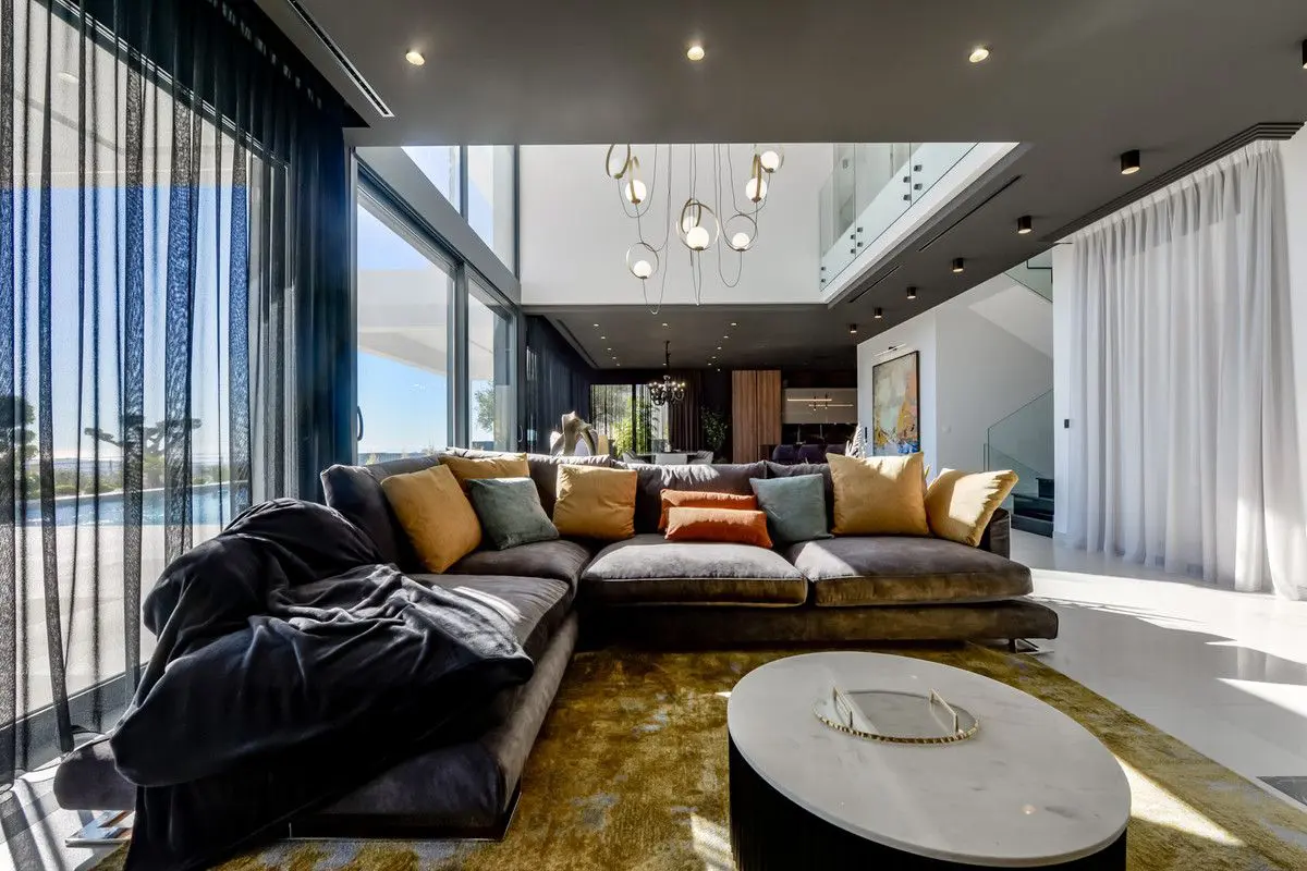 Villa Of 998 M² With Sea Views In Finestrat, Spain