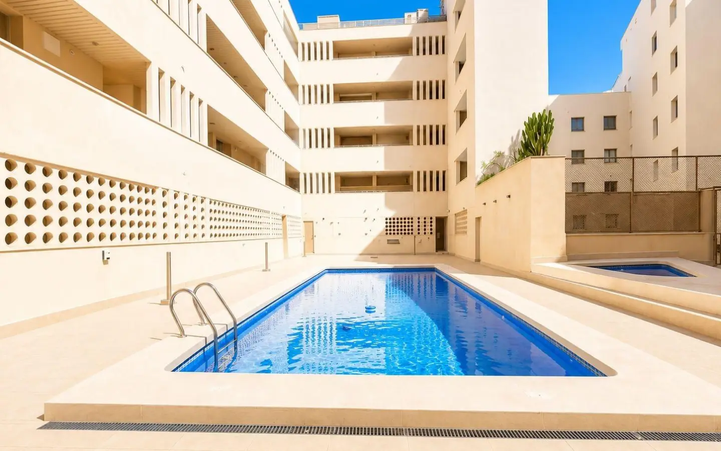 Apartment Of 95 M² In Torrevieja, Spain