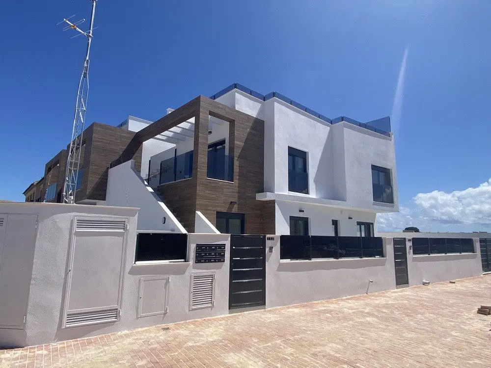 Villa Of 70 M² With Real Estate Services In San Pedro Del Pinatar, Spain