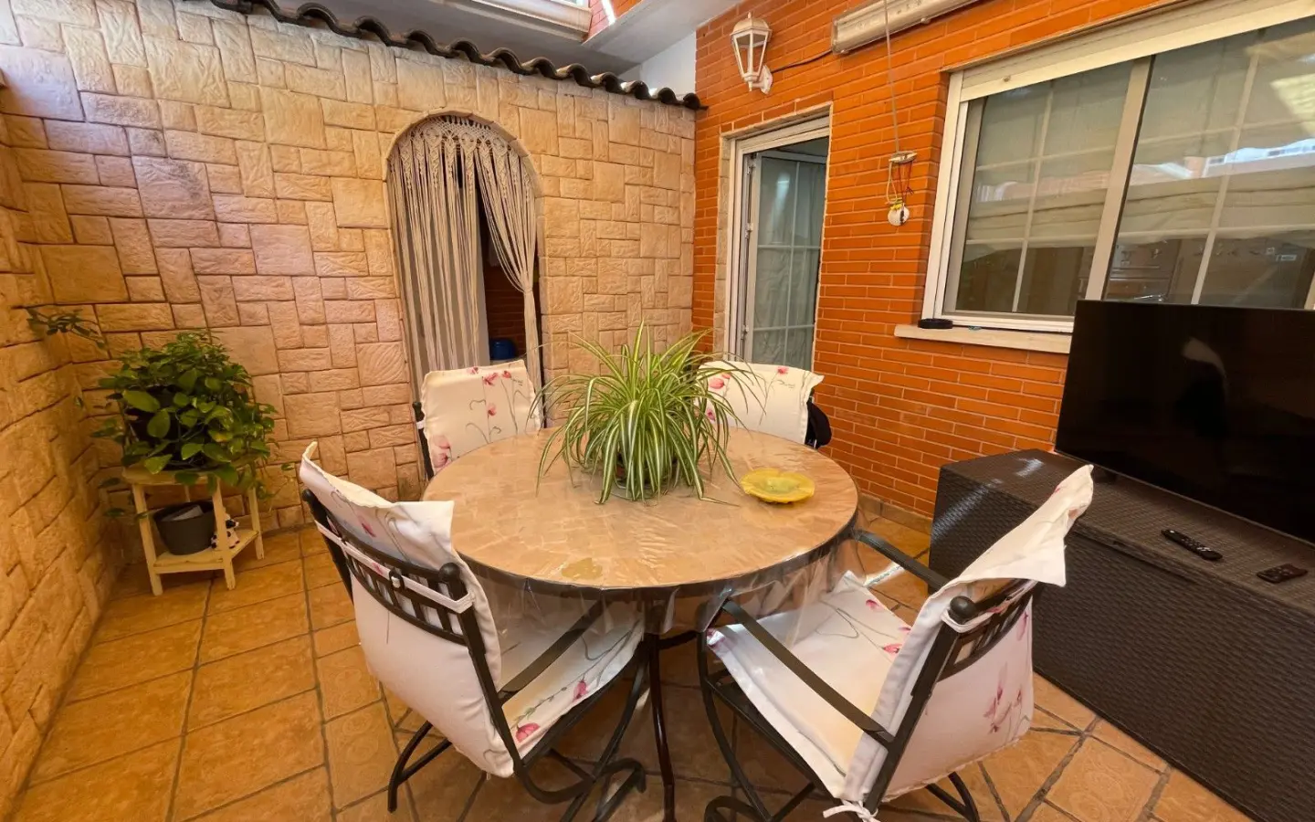 4-bedroom House In Elche, Spain (150 M²)