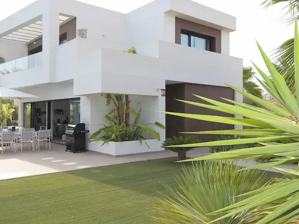 3-bedroom Villa In Rojales, Spain (160 M²)
