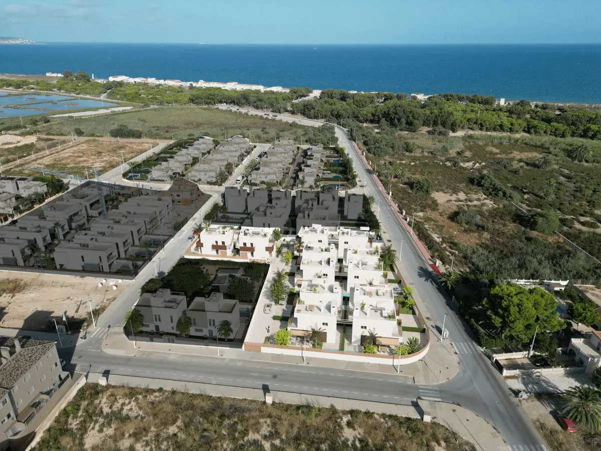 Villa 99 M² In La Marina, Spain – Mediter Real Estate