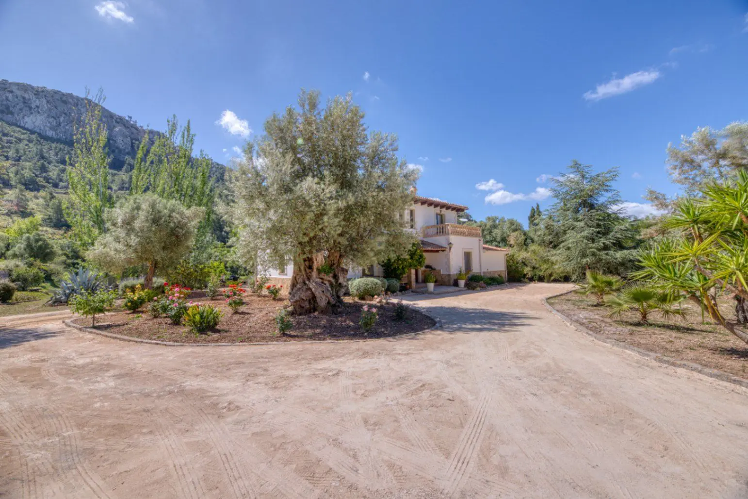 Villa 350 M² In Esporles, Spain – Mediter Real Estate
