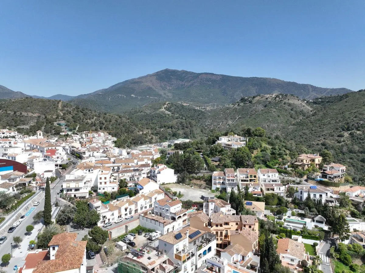 Apartment Of 87 M² In Benahavis, Spain