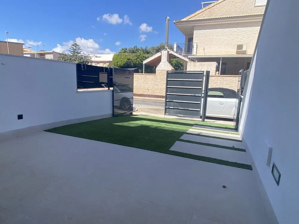 Villa Of 70 M² With Real Estate Services In San Pedro Del Pinatar, Spain