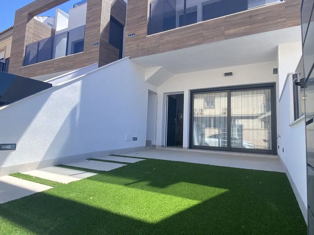Villa Of 70 M² With Real Estate Services In San Pedro Del Pinatar, Spain