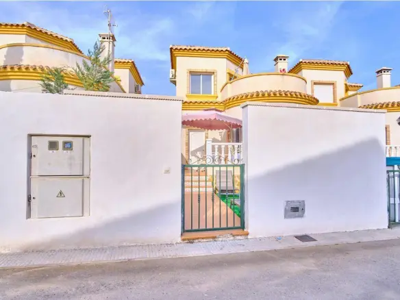 3-bedroom Villa In Los Montesinos, Spain (98 M²)