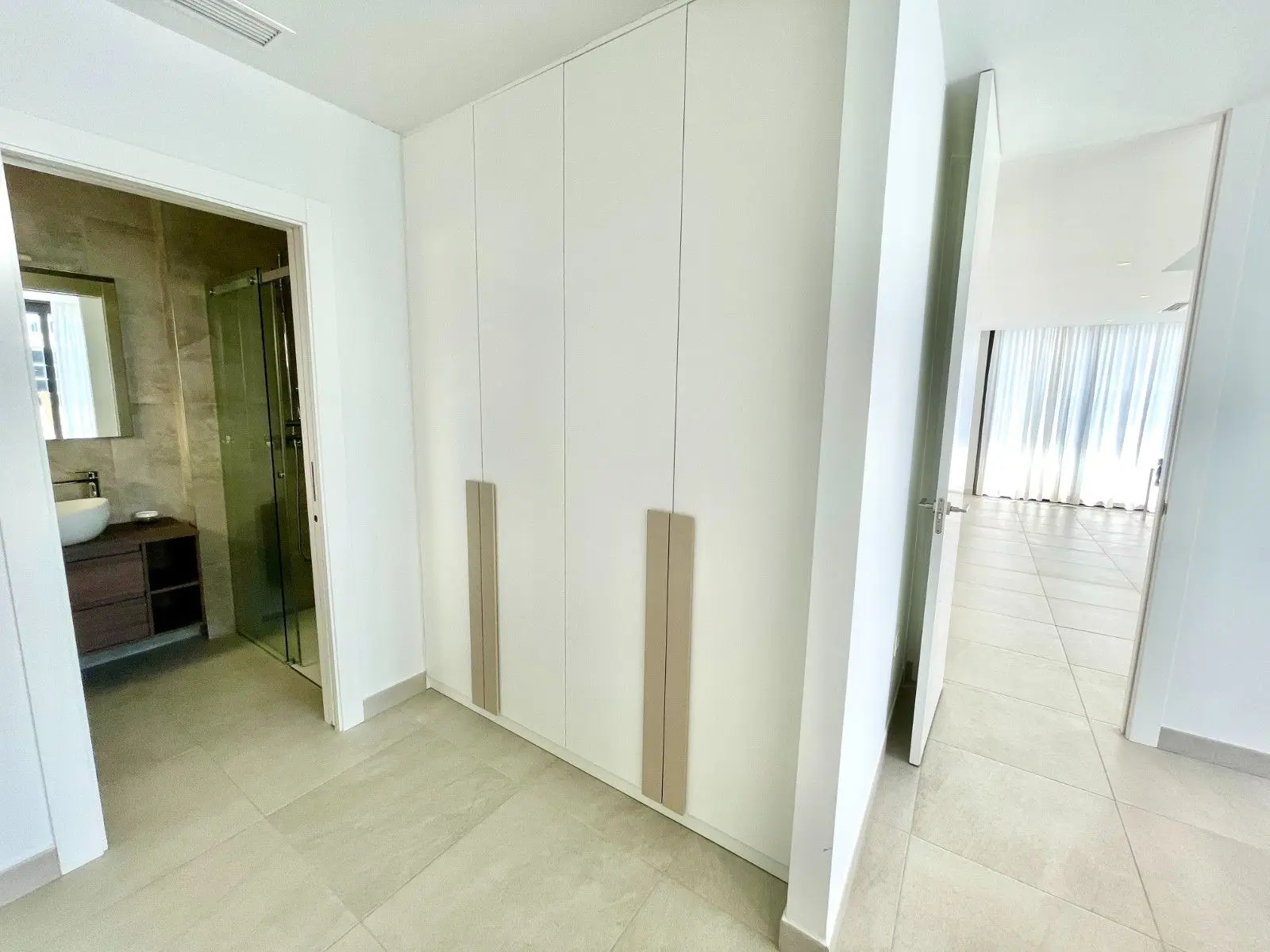 Villa Of 143 M² With No Features In Benijofar, Spain