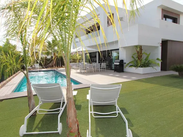 3-bedroom Villa In Rojales, Spain (160 M²)