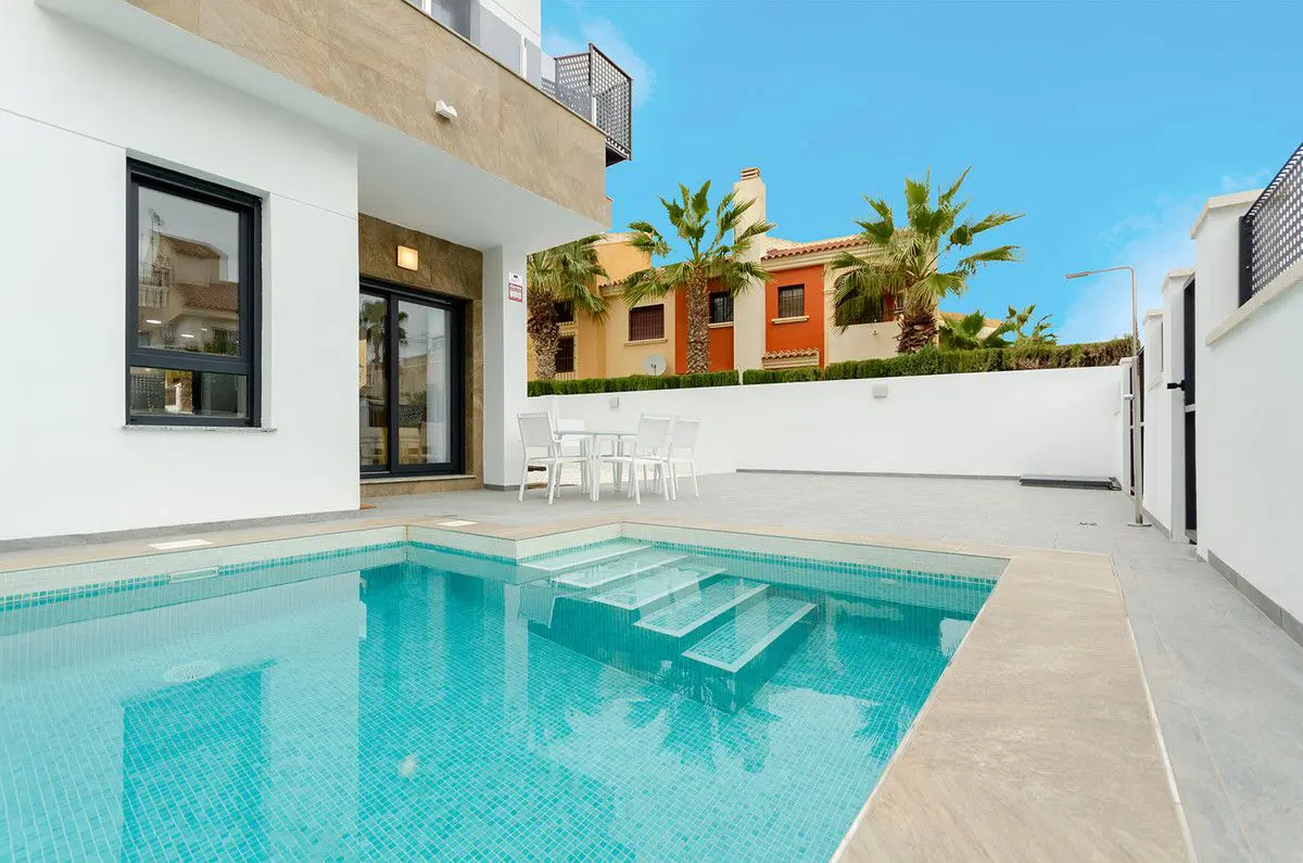 Villa Of 106 M² In Torrevieja, Spain