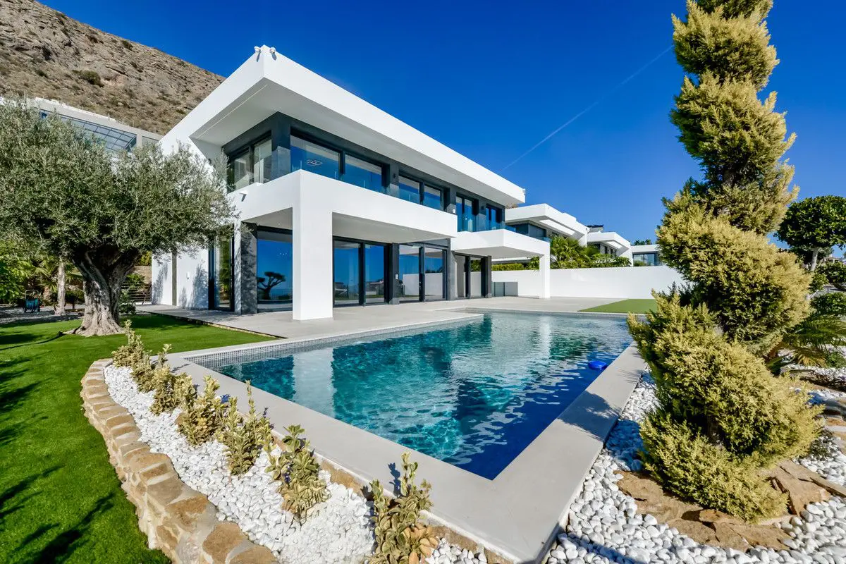 Villa Of 998 M² With Sea Views In Finestrat, Spain