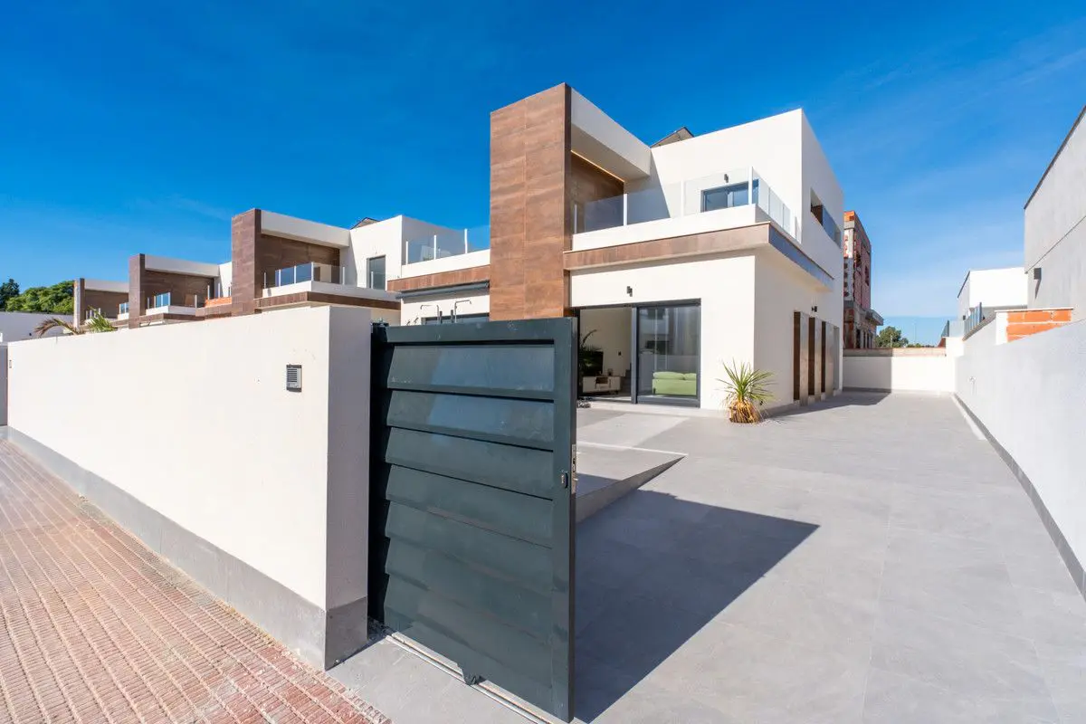 Villa Of 97 M² In Daya Nueva, Spain