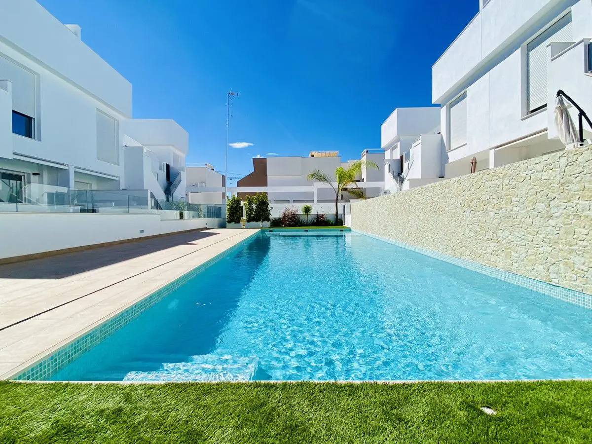 Apartment Of 75 M² In Pilar De La Horadada, Spain
