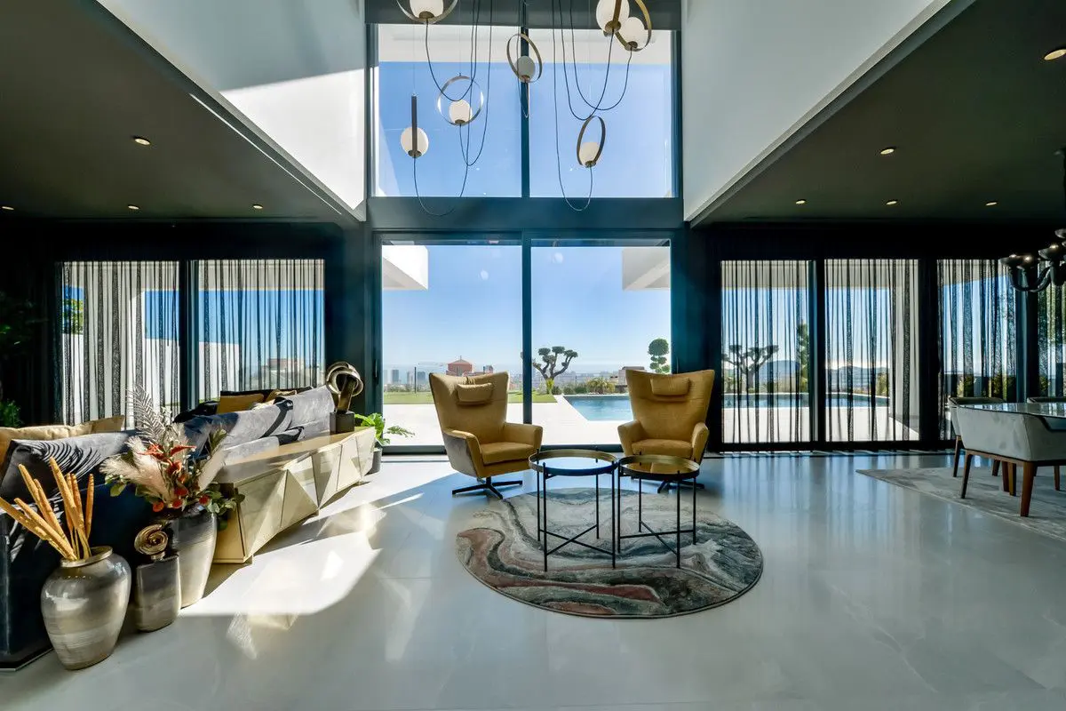 Villa Of 998 M² With Sea Views In Finestrat, Spain