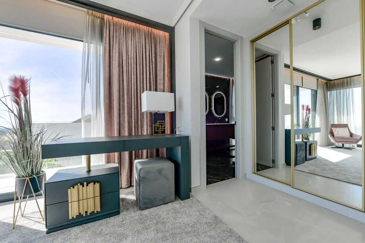 Villa Of 998 M² With Sea Views In Finestrat, Spain
