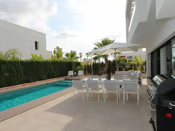 3-bedroom Villa In Rojales, Spain (160 M²)