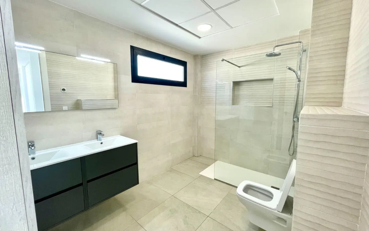 3-bedroom Villa In Benijofar, Spain (143 M²)