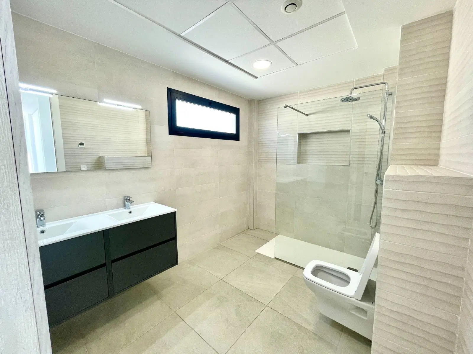 Villa Of 143 M² With No Features In Benijofar, Spain