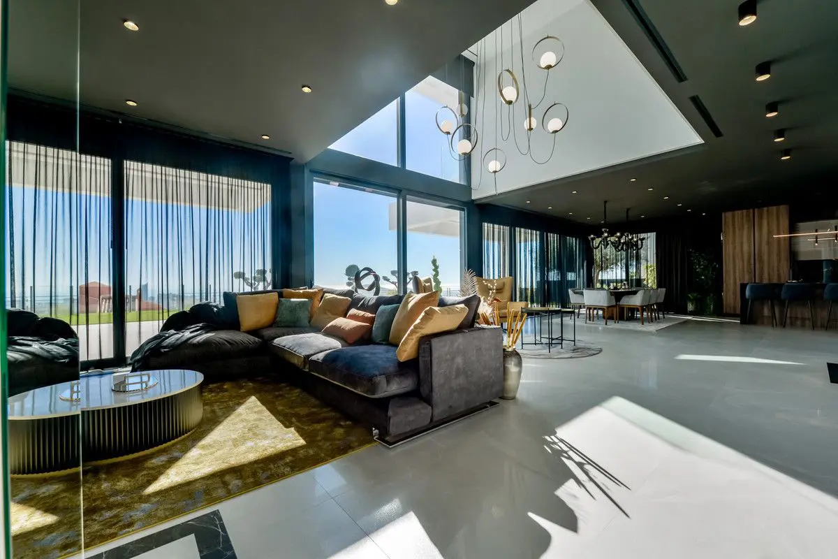 Villa Of 998 M² With Sea Views In Finestrat, Spain