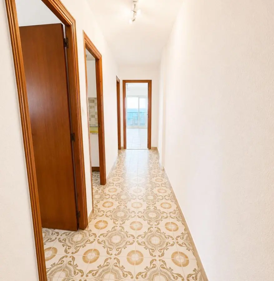Apartment Of 95 M² In Torrevieja, Spain