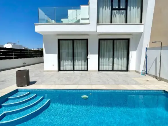 3-bedroom Villa In Benijofar, Spain (143 M²)