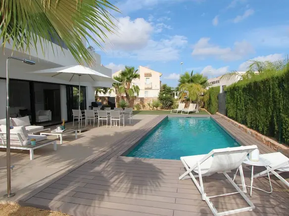 3-bedroom Villa In Rojales, Spain (160 M²)