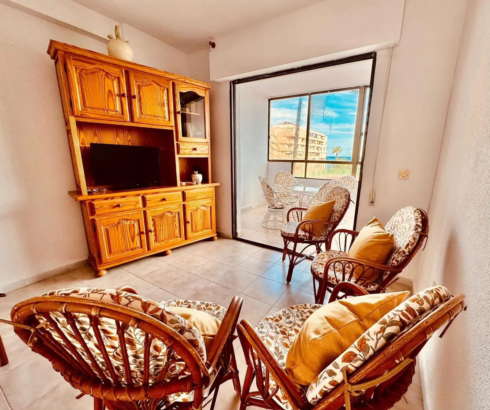 Apartment Of 77 M² With Sea View In Torrevieja, Spain