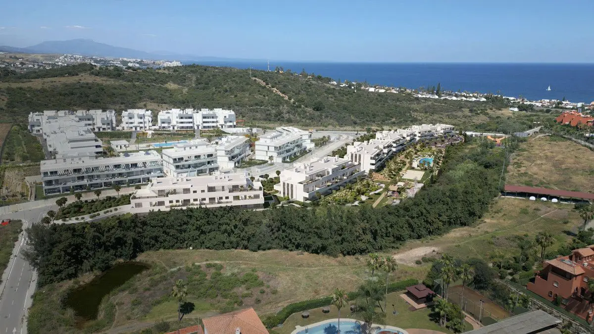 Apartment Of 90 M² In Estepona, Spain