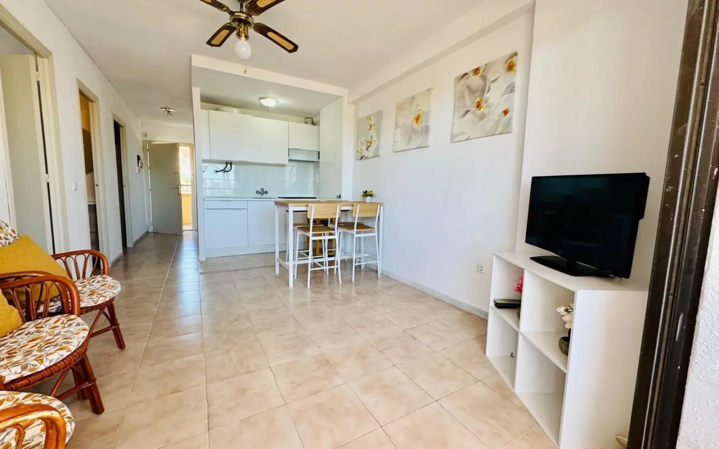 Apartment Of 77 M² With Sea View In Torrevieja, Spain