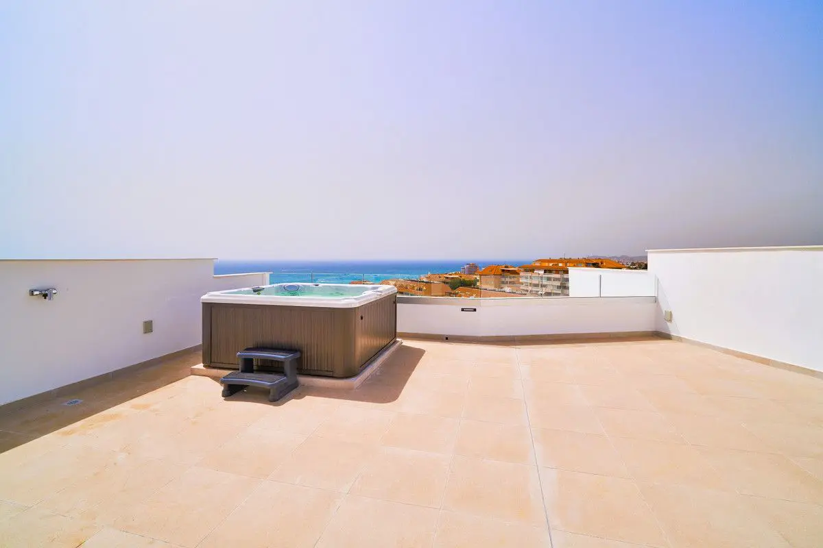 Apartment Of 84 M² With Sea View In Fuengirola, Spain