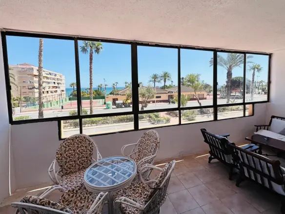 Apartment Of 77 M² With Sea View In Torrevieja, Spain