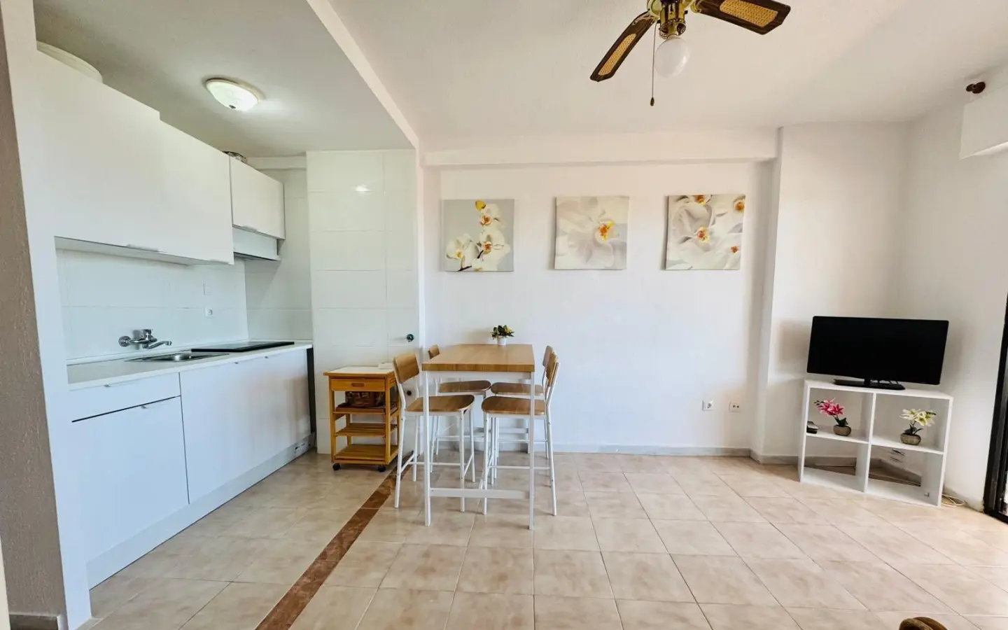 Apartment Of 77 M² With Sea View In Torrevieja, Spain