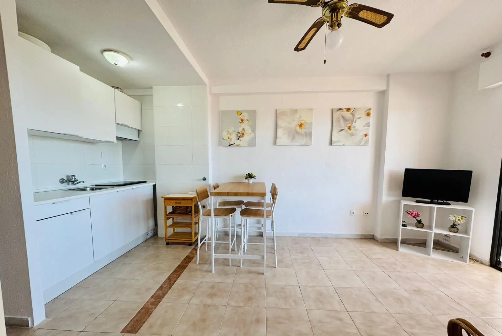 Apartment Of 77 M² With Sea View In Torrevieja, Spain