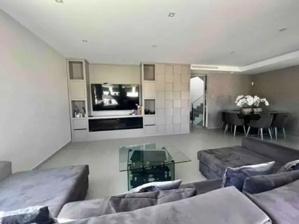 5-bedroom Villa In Torrevieja, Spain (280 M²)