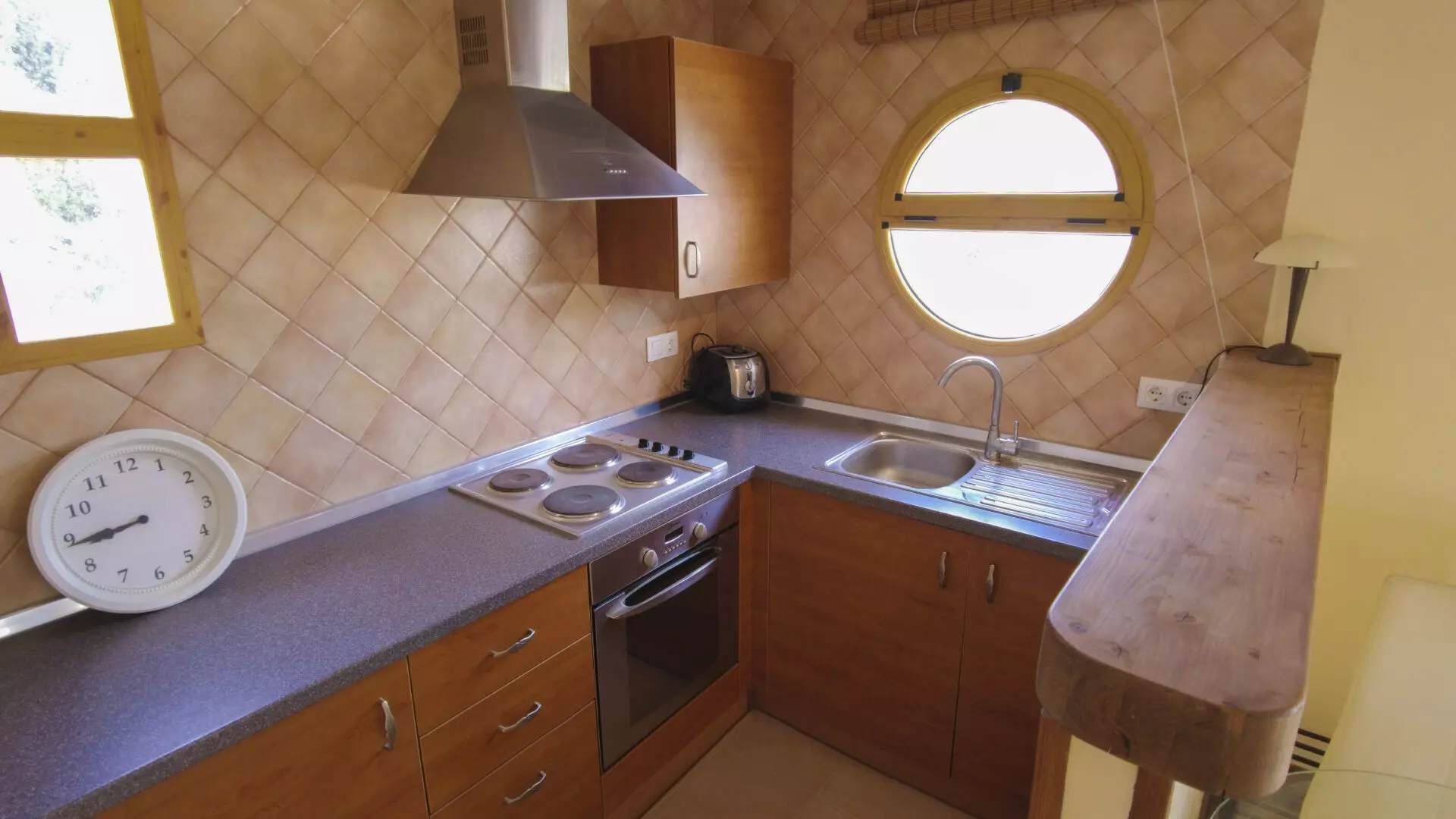 Mediterranean Villa Of 700 M² With Multi-functional Retreat In Salinas/sax, Alicante