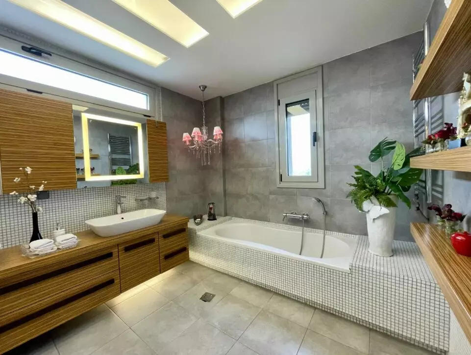 314 Villa Of 6 Bedrooms With Private Pool And Gardens In Marousi