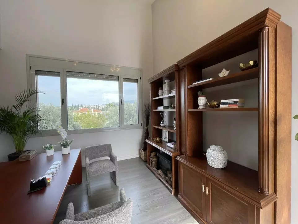 316 Villa Of 6 Bedrooms With Private Pool And Gardens In Marousi