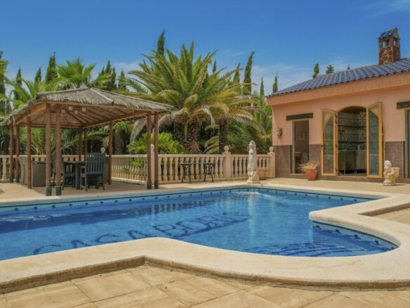Mediterranean Villa Of 700 M² With Multi-functional Retreat In Salinas/sax, Alicante